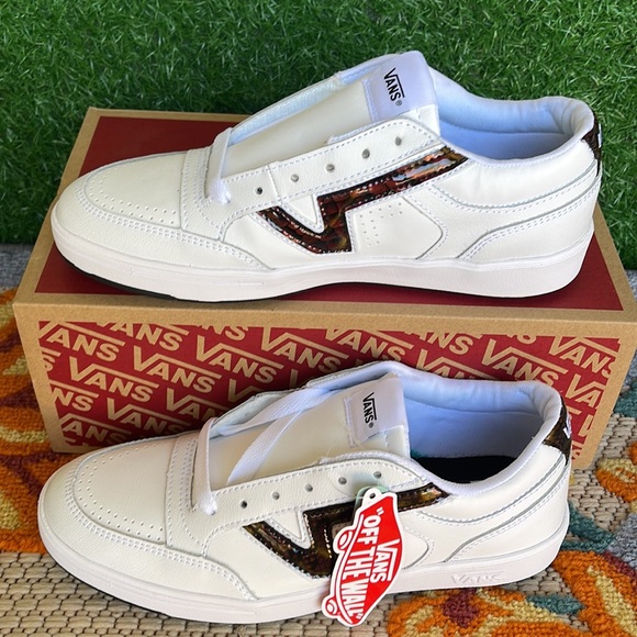 Vans Lowland Cc
(Big Reptile) Tr Wht/Red
VNOATZY909 WMNS sneakers - Picture 2 of 16